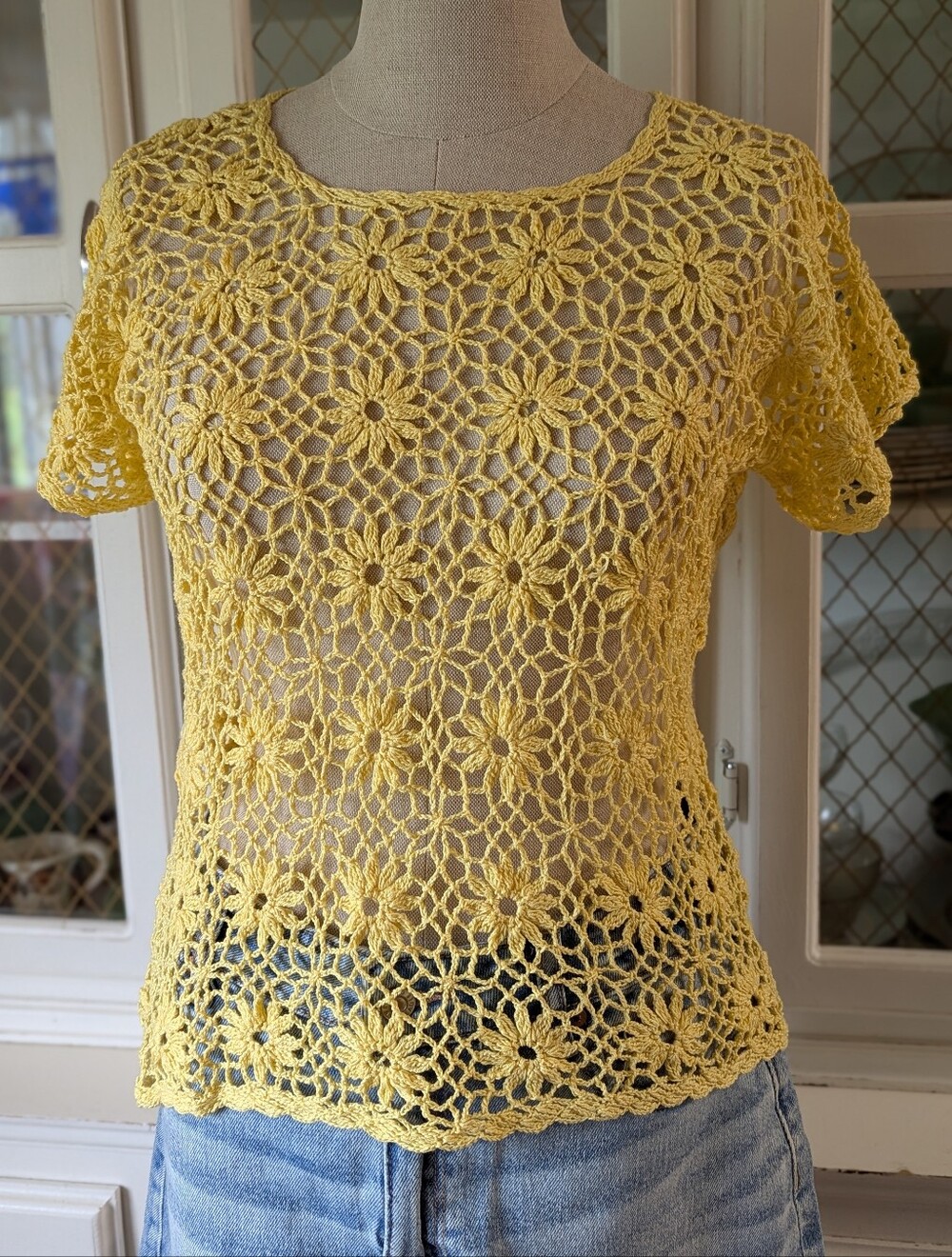 🌼VTG 70s Women’s Handmade Crochet Crazy Daisy Woven Floral Short Sleeve Top